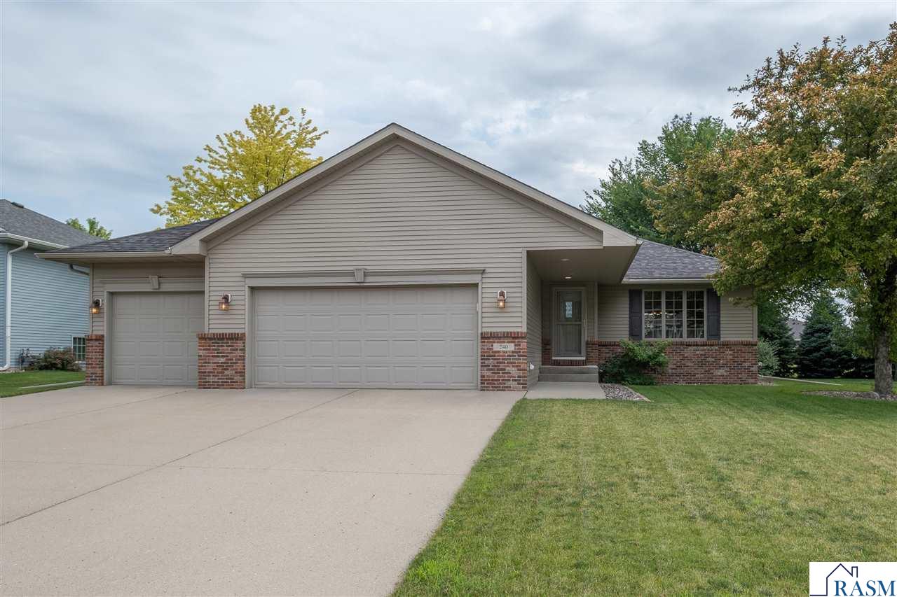 240 Grovebrook Circle Mankato MN 56001