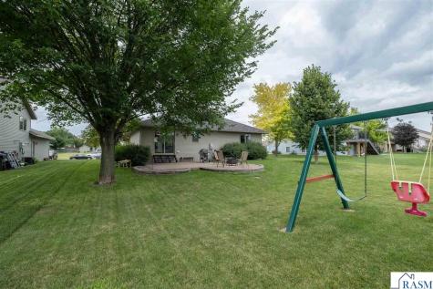 240 Grovebrook Circle Mankato MN 56001