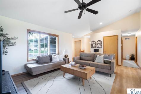 240 Grovebrook Circle Mankato MN 56001