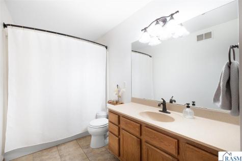 240 Grovebrook Circle Mankato MN 56001