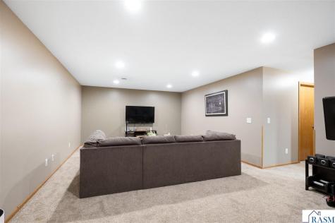 240 Grovebrook Circle Mankato MN 56001