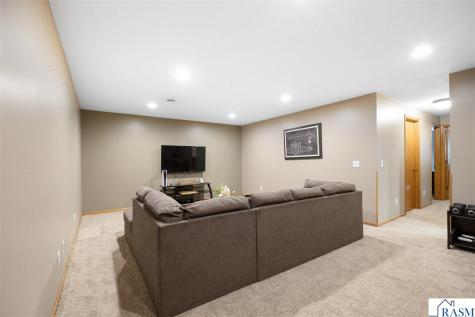 240 Grovebrook Circle Mankato MN 56001