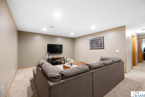 240 Grovebrook Circle Mankato MN 56001