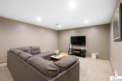 240 Grovebrook Circle Mankato MN 56001