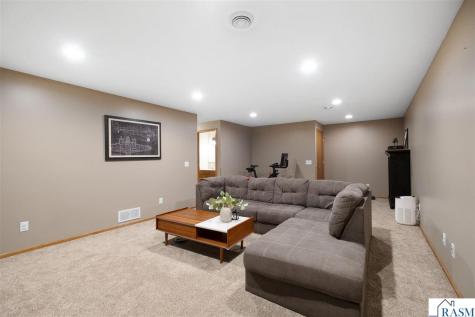 240 Grovebrook Circle Mankato MN 56001