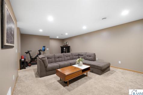240 Grovebrook Circle Mankato MN 56001