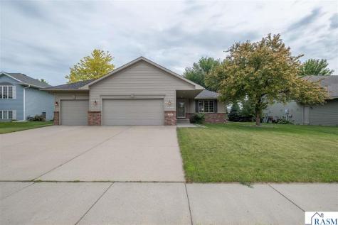 240 Grovebrook Circle Mankato MN 56001