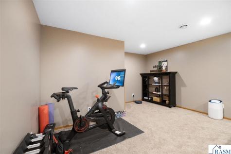 240 Grovebrook Circle Mankato MN 56001