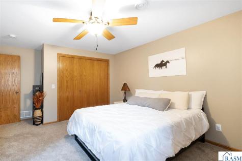 240 Grovebrook Circle Mankato MN 56001