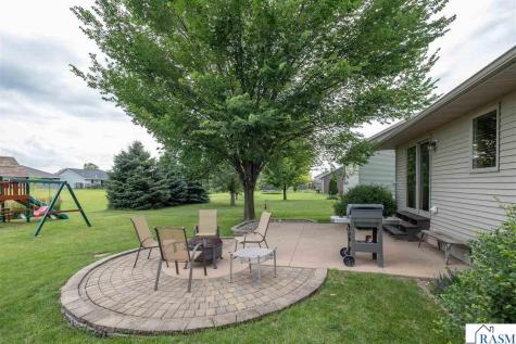 240 Grovebrook Circle Mankato MN 56001