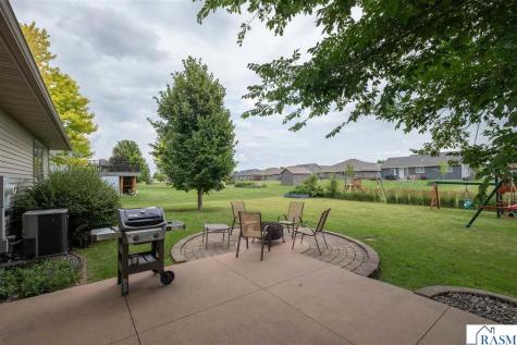 240 Grovebrook Circle Mankato MN 56001