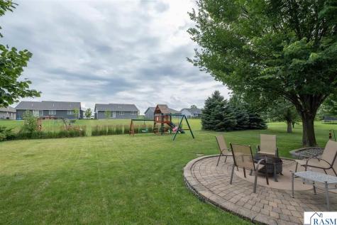 240 Grovebrook Circle Mankato MN 56001