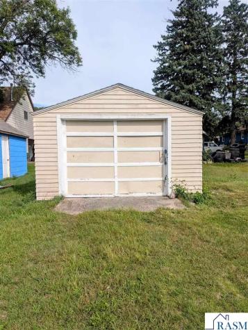 1133 Miller Avenue Windom MN 56101