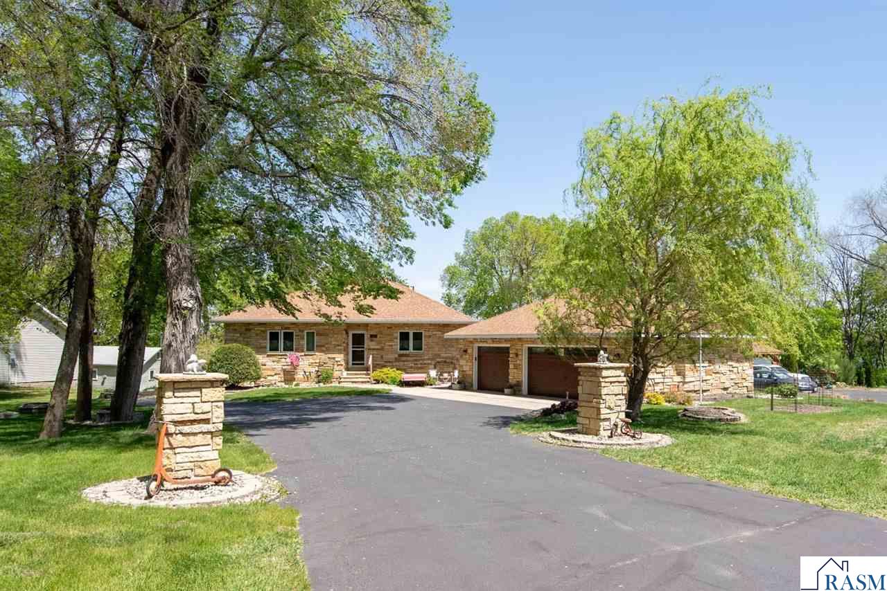 1524 Squirrels Nest Road Kasota MN 56050