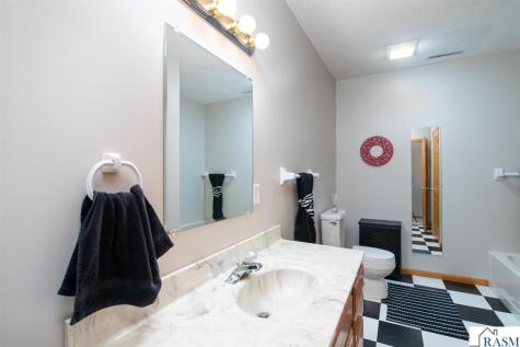 1524 Squirrels Nest Road Kasota MN 56050