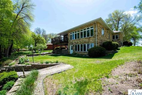 1524 Squirrels Nest Road Kasota MN 56050
