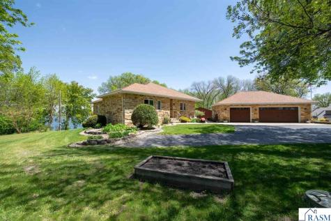 1524 Squirrels Nest Road Kasota MN 56050
