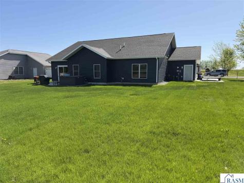 12986 Meadow Creek Drive Searles MN 56073
