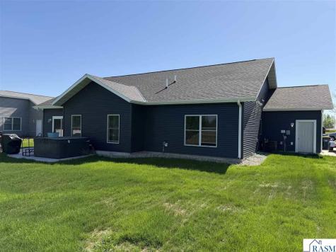 12986 Meadow Creek Drive Searles MN 56073