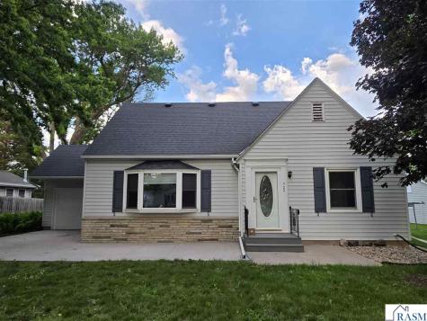 723 S 4th Street Le Sueur MN 56058