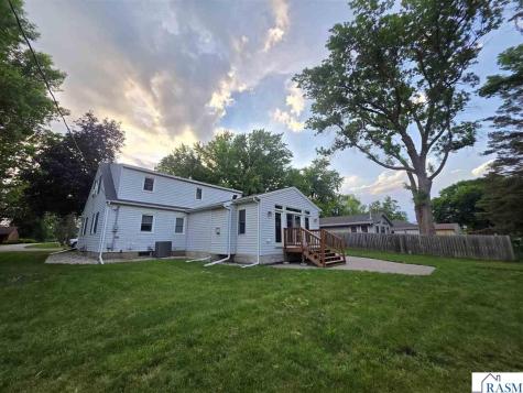 723 S 4th Street Le Sueur MN 56058