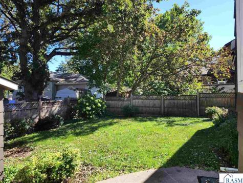 422 NE 2nd Street Waseca MN 56093