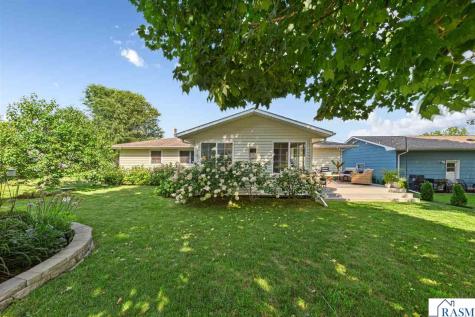 1314 N 5th Street St. Peter MN 56082
