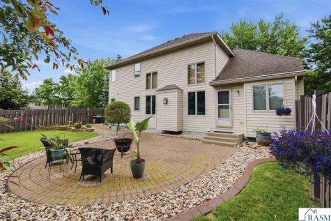 1576 Lamar Drive North Mankato MN 56003