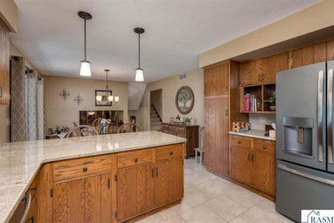 1028 Shady Oak Drive North Mankato MN 56003