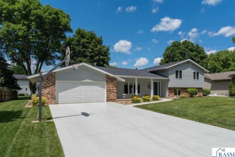 1028 Shady Oak Drive North Mankato MN 56003