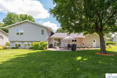 1028 Shady Oak Drive North Mankato MN 56003