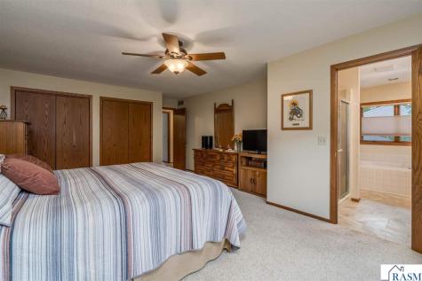 1028 Shady Oak Drive North Mankato MN 56003