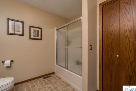 1028 Shady Oak Drive North Mankato MN 56003
