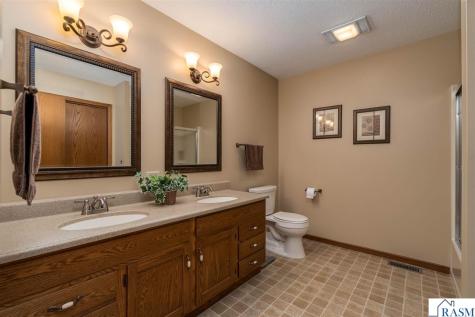 1028 Shady Oak Drive North Mankato MN 56003