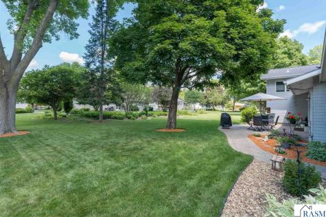 1028 Shady Oak Drive North Mankato MN 56003