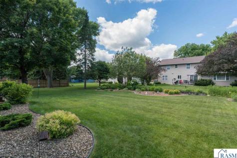 1028 Shady Oak Drive North Mankato MN 56003