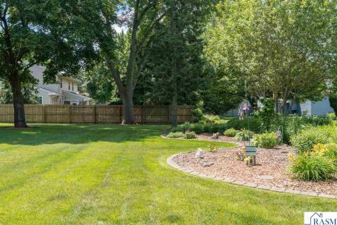 1028 Shady Oak Drive North Mankato MN 56003