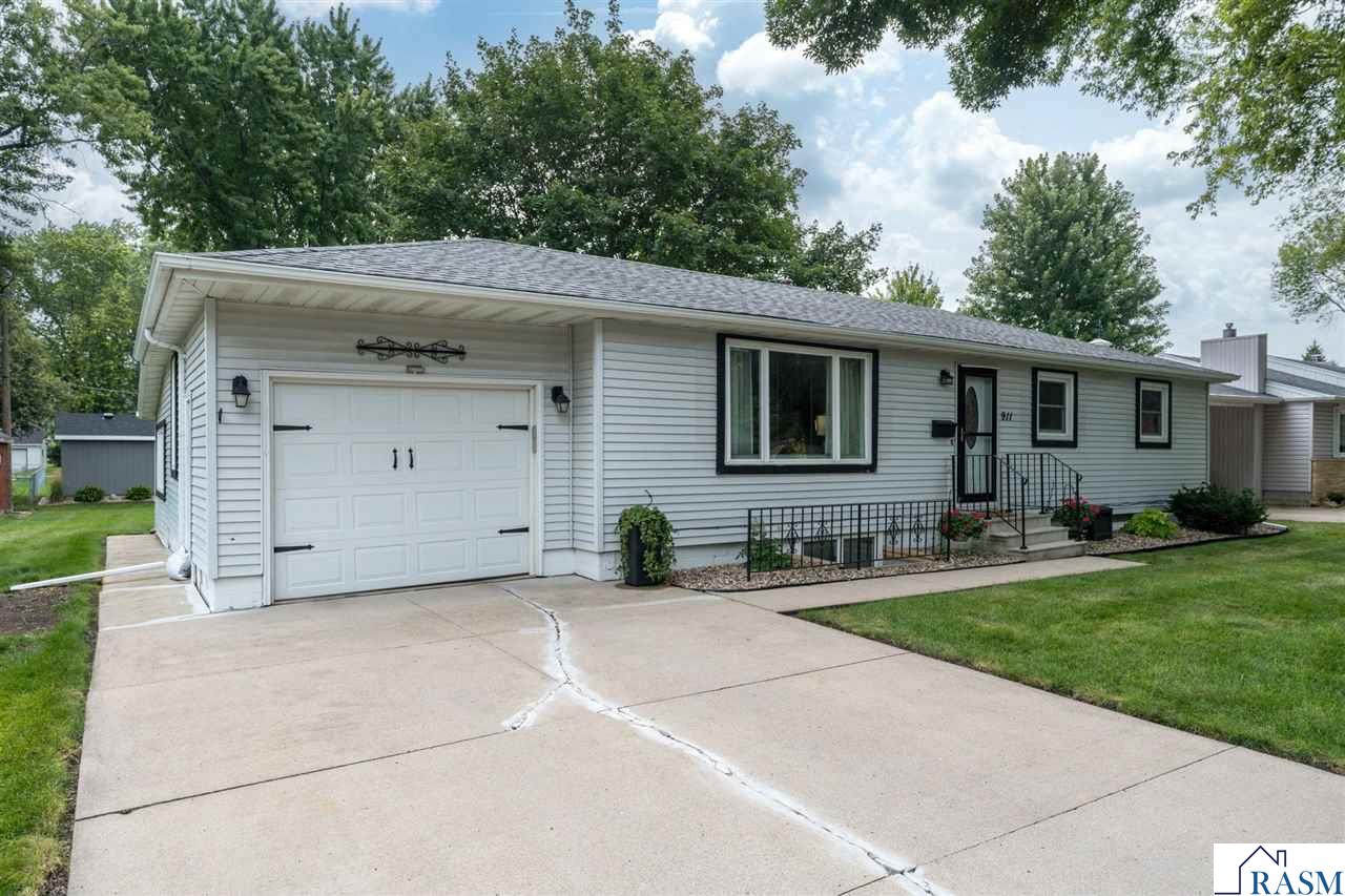 911 Pfau Street Mankato MN 56001