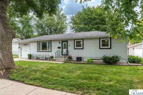 911 Pfau Street Mankato MN 56001