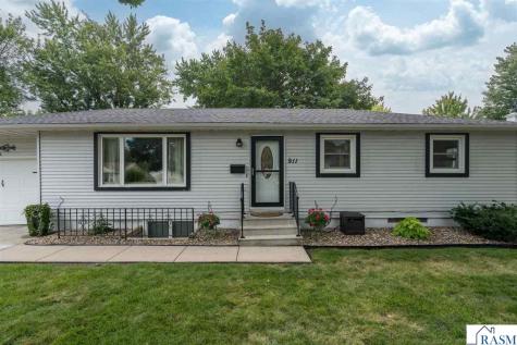 911 Pfau Street Mankato MN 56001
