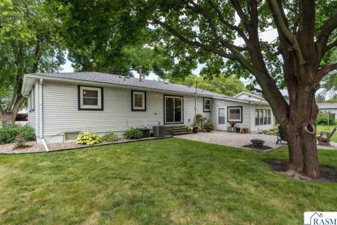 911 Pfau Street Mankato MN 56001