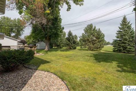 137 Marabou Drive Mankato MN 56001