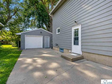 1041 Quincy Street North Mankato MN 56003