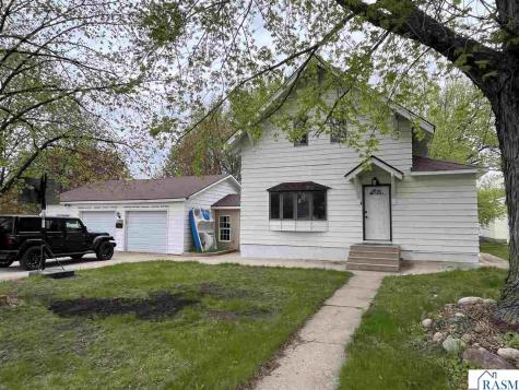 1305 9th Avenue North St. James MN 56081