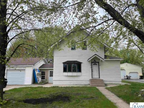 1305 9th Avenue North St. James MN 56081