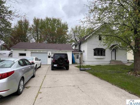 1305 9th Avenue North St. James MN 56081