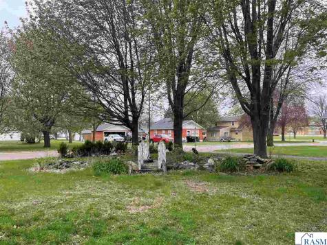1305 9th Avenue North St. James MN 56081