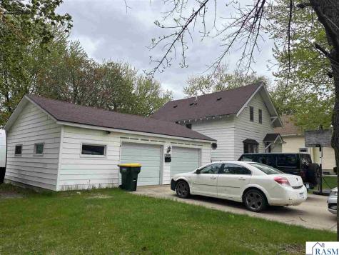 1305 9th Avenue North St. James MN 56081