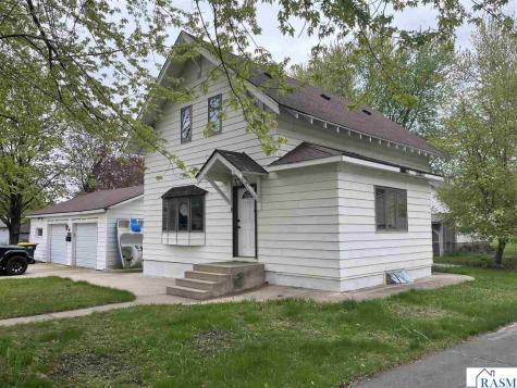 1305 9th Avenue North St. James MN 56081