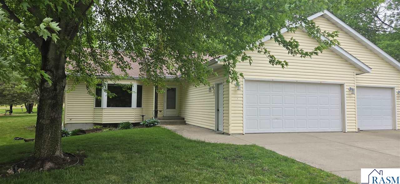 14351 Hill & Dale Drive Waseca MN 56093